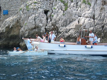 カプリ島_「青の洞窟」入口