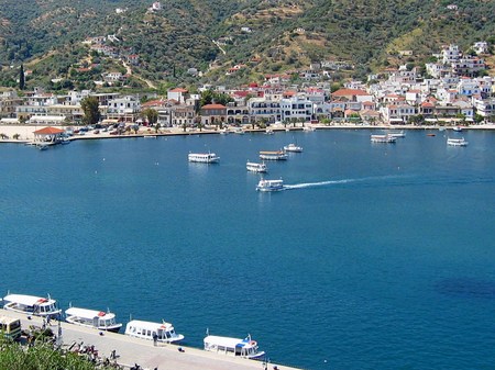 ギリシャ_ポロス島から見るガラタスの町