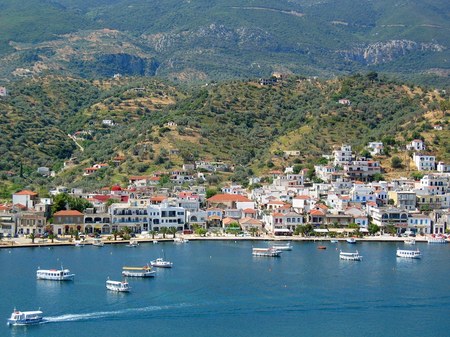 ギリシャ_ポロス島から見るガラタスの町
