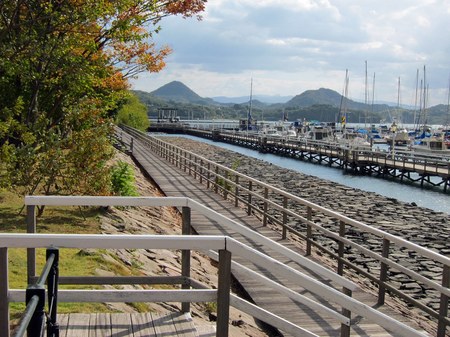 ハウステンボス_マリーナの見える海沿いの道